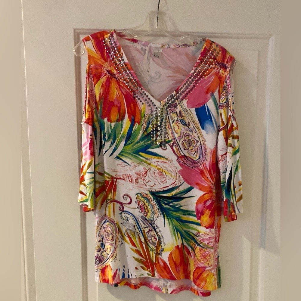 Colorful Women's Top with V-Neck. Split sleeve